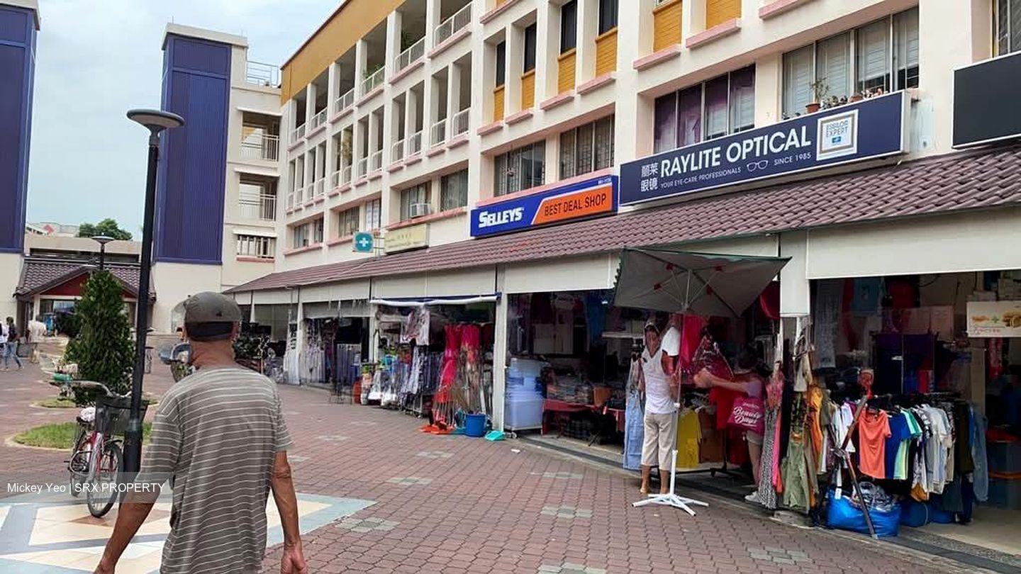 Tampines Street 21 (D18), Shop House #566358681